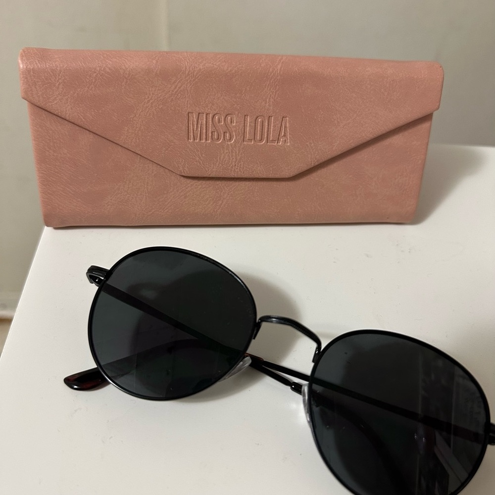 Miss Lola Black Sunglasses with Pink Case